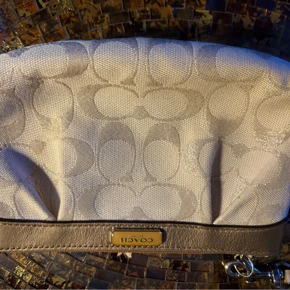 Vintage Coach Cream and Gold Large Wristlet - Picture 4 of 9